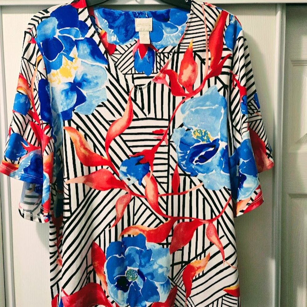 Chico's‎ vibrant floral S/S top V-neck Size 2/L